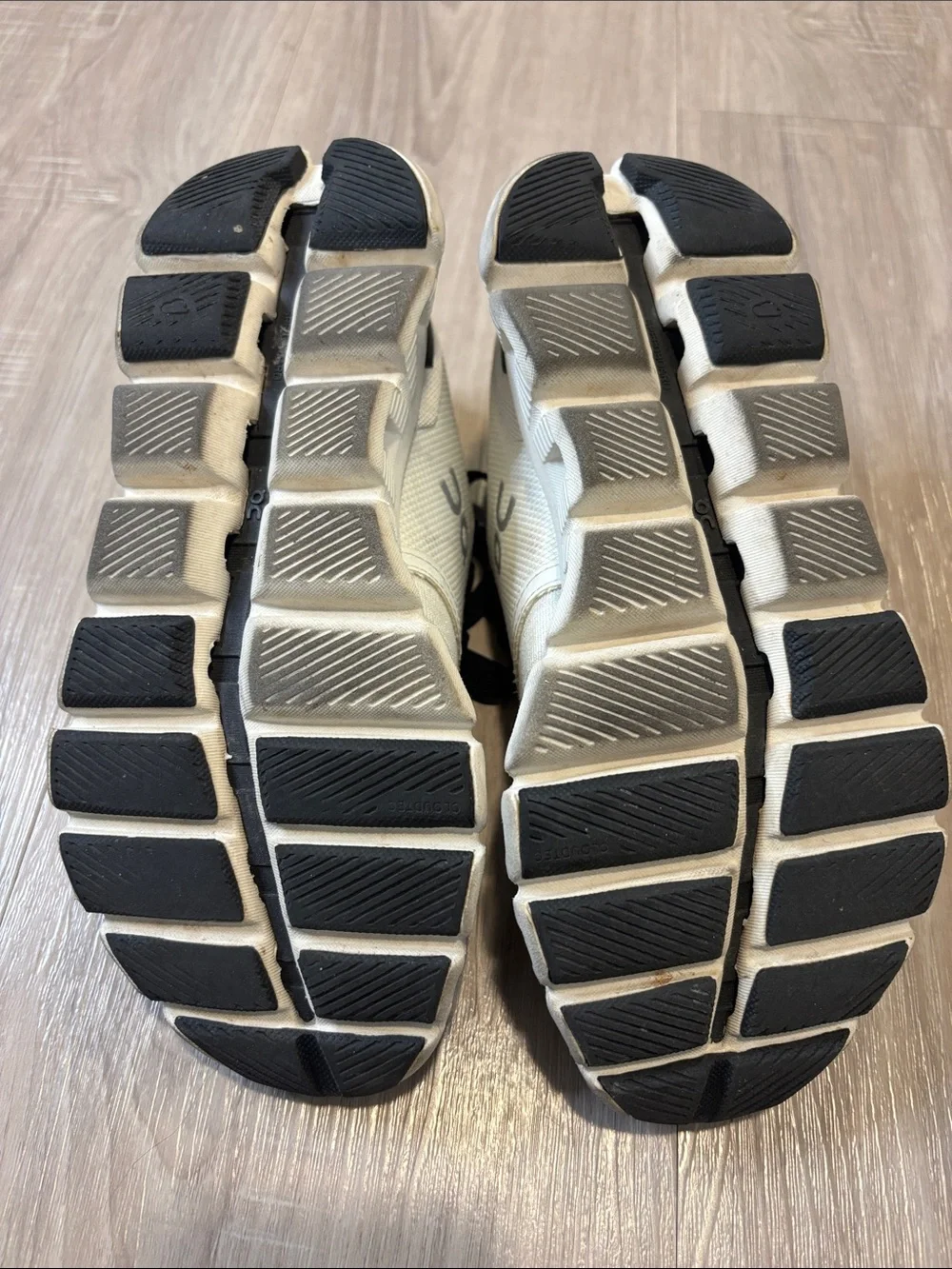 On Cloud X Women’s Size 5 White Mesh Running Athletic Sneaker